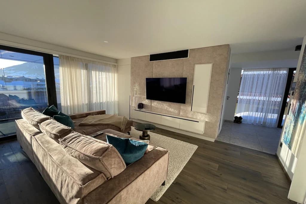 Penthouse B-HOME — 2