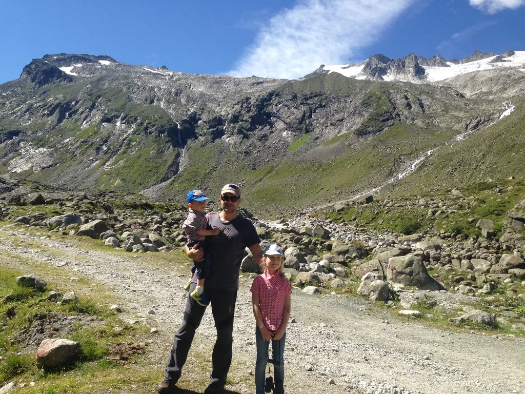 Im Obersulzbachtal unterwegs Richtung Großvenediger — Gletscher und Moränen im Hintergrund